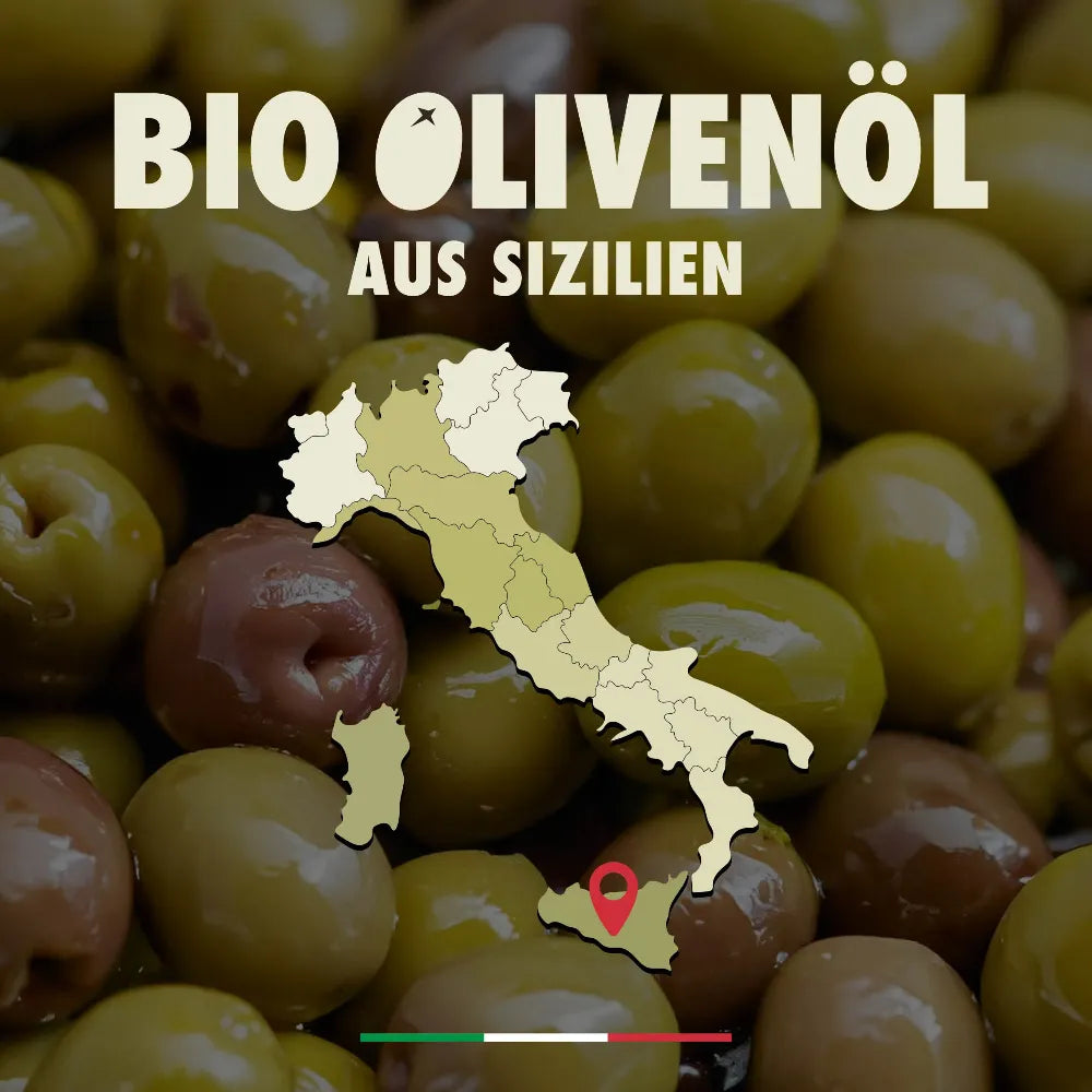 Karte von Italien, Bio Olivelöl aus Sizilien, im Hintergrund grüne und schwarze Oliven