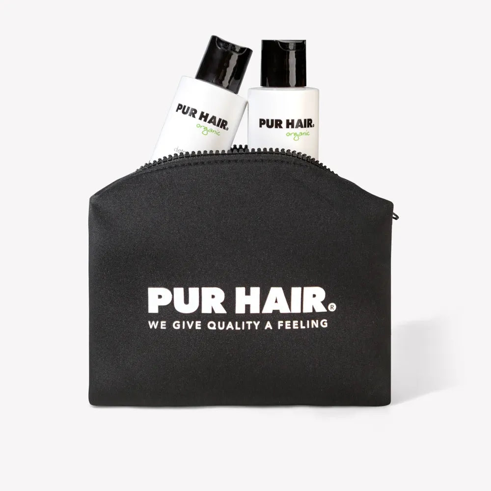 PUR HAIR Travel Bag, in schwarz, mit zwei 100 ml Flaschen, auf weißem Hintergrund