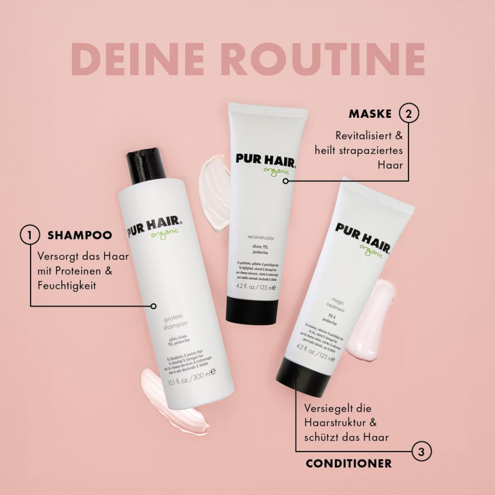 PUR HAIR Organic Haarpflegeroutine mit drei Produkten: Shampoo für Proteine und Feuchtigkeit, Maske zur Revitalisierung und Heilung strapazierten Haars, Conditioner zum Versiegeln der Haarstruktur und Schutz. Präsentiert auf rosa Hintergrund mit Produktbeschriftungen