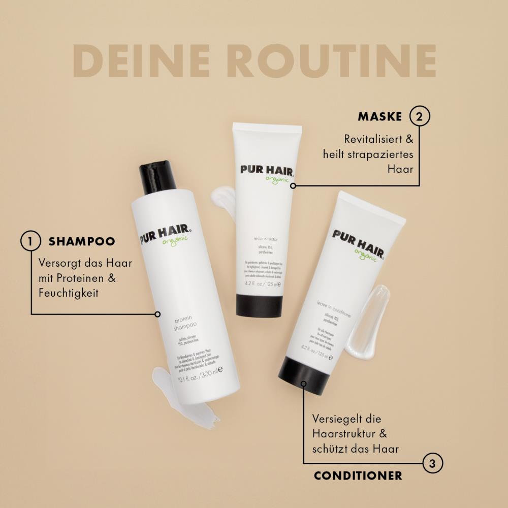 PUR HAIR Organic Haarpflegeroutine mit drei Produkten: Shampoo für Proteine und Feuchtigkeit, Maske zur Revitalisierung und Heilung strapazierten Haars, Conditioner zum Versiegeln der Haarstruktur und Schutz. Präsentiert auf braunen Hintergrund mit Produktbeschriftungen