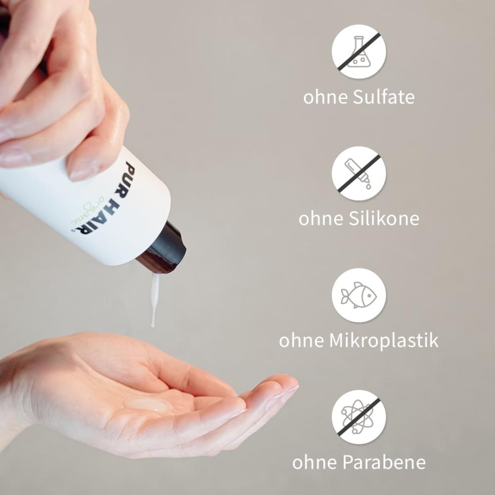 Hand drückt weißes Shampoo aus PUR HAIR Organic Flasche, Produktmerkmale: ohne Sulfate, Silikone, Mikroplastik oder Parabene
