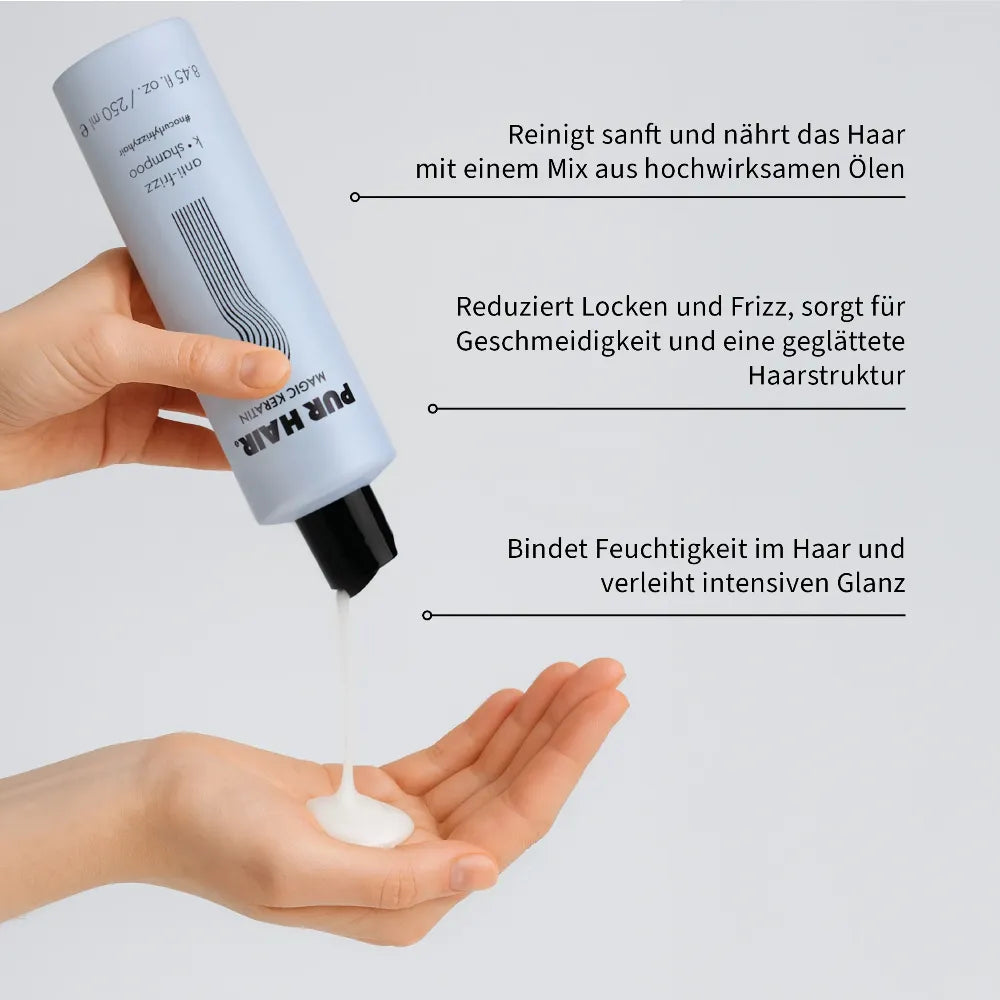 Hand drückt K-Shampoo in eine andere Hand. Reinigt sanft und nährt das Haar mit einem Mix aus hochwirksamen Ölen. Reduziert Locken und Frizz, sorgt für Geschmeidigkeit. Bindet Feuchtigkeit im Haar und verleiht Glanz.